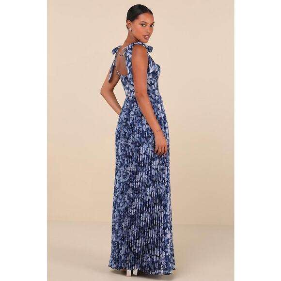 NWT Lulus Pleated Blue Floral Gown - Picture 2 of 8